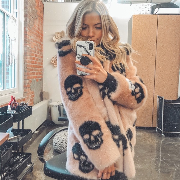 Meet your Posher, Hali - Picture 1 of 1